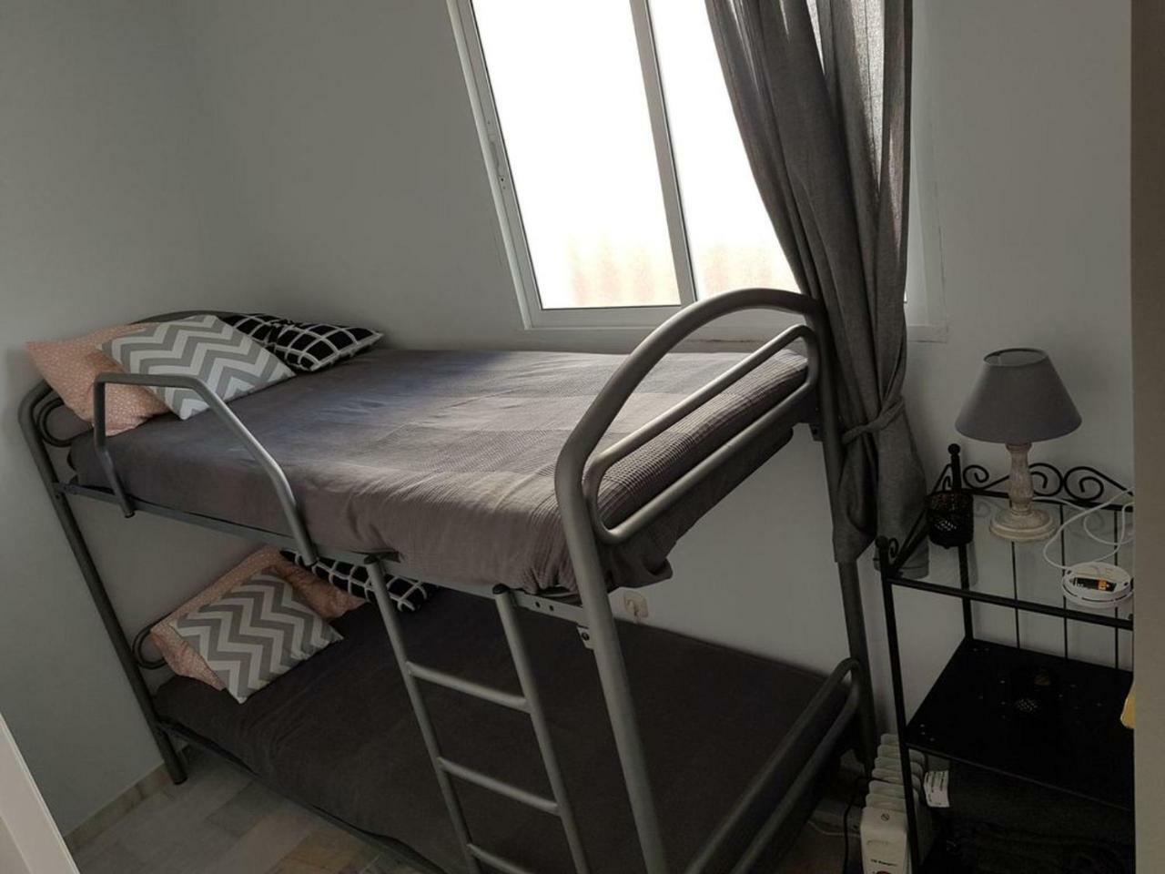 Holiday home Sunny And Spacious With Own Entrance To Pool *