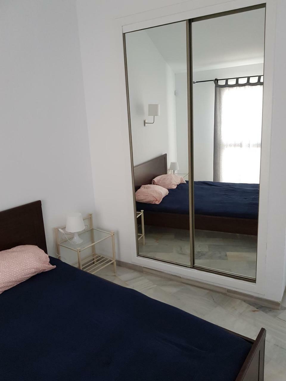 Sunny And Spacious With Own Entrance To Pool
