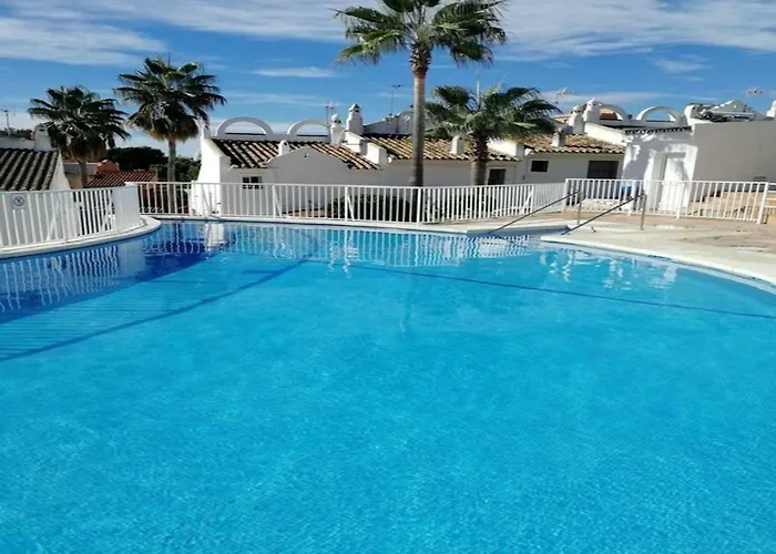 Sunny And Spacious Apartment With Own Entrance To Pool
