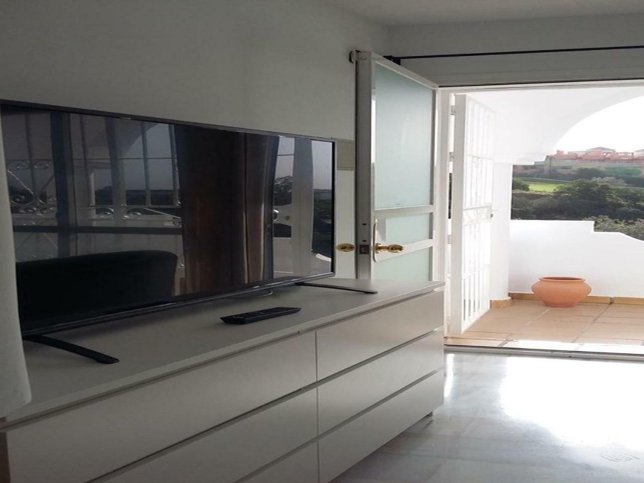 Dom wakacyjny Sunny And Spacious With Own Entrance To Pool Marbella