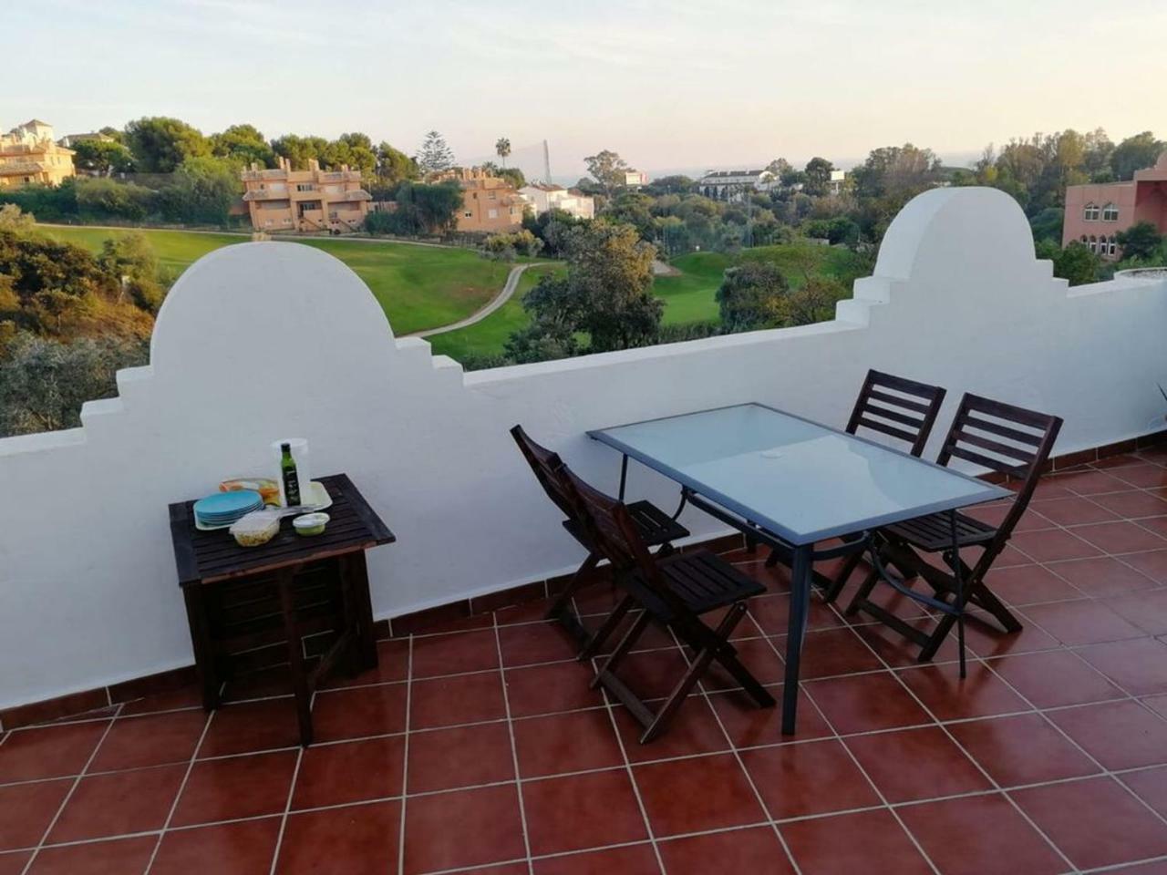 Sunny And Spacious With Own Entrance To Pool Dom wakacyjny